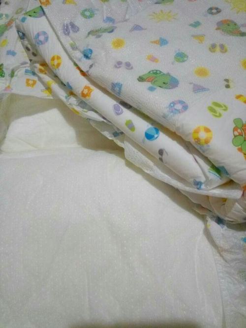 有没有适合15岁女生穿的薄一点,大吸收的纸尿裤?