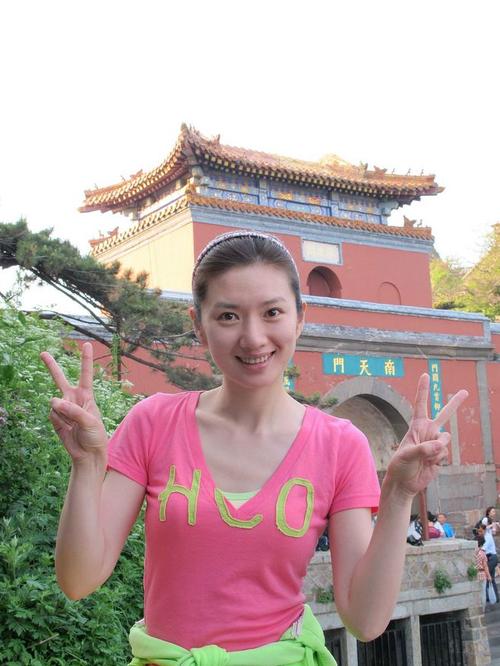 中国演员,主持人,歌手-----苑冉
