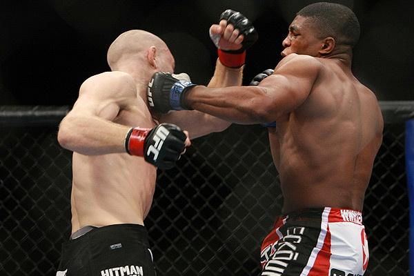 组图:戴利八角笼中显凶悍 英国拳手出场秀个性