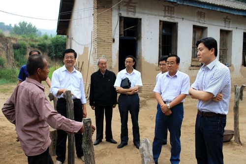 刘凯深入百里乡督查"联村联户,为民富民"行动开展情况