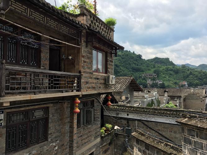 和平村:和平村旧址在镇远卫城和平街南侧,坐南向北,为