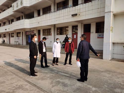 楚雄金鹿中学前进分校安全有序组织九年级开学工作