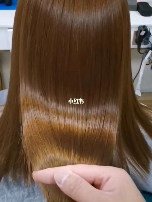 亚麻暖棕色_发型_时尚_时尚_发型