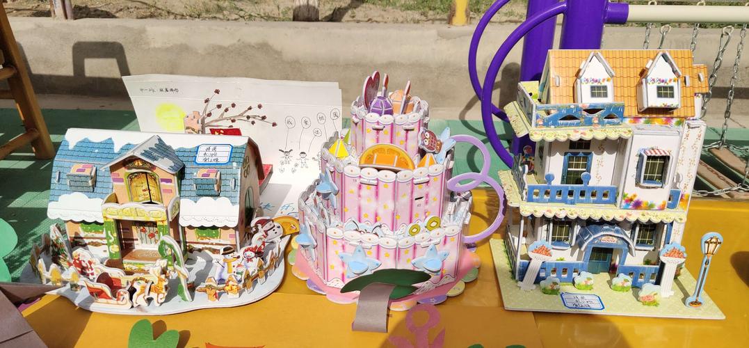 新蕾幼儿园中一班"亲子环保手工作品"展