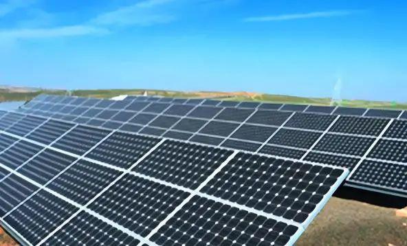 光伏组件,太阳能应用产品及光伏玻璃的研发,生产和销售;光伏地面电站