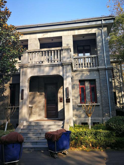 民国政府高官别墅群,位于南京市颐和路,时过境迁,现已人去楼空,令人
