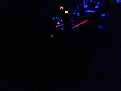 如照片所示的中兴田野皮卡仪表盘指示灯亮是什么意思?