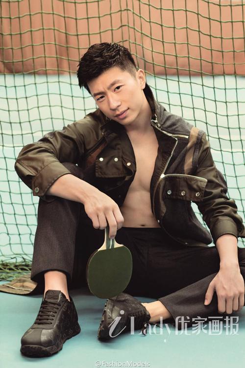 高清:奥运冠军马龙拍时尚写真 小秀肌肉太迷人 4张