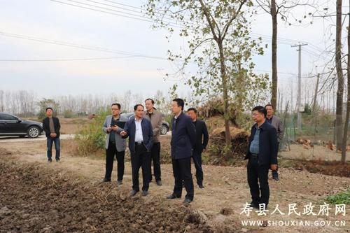 图片新闻   11月5日,市委常委,县委书记胡春华轻车简从,到正阳关镇