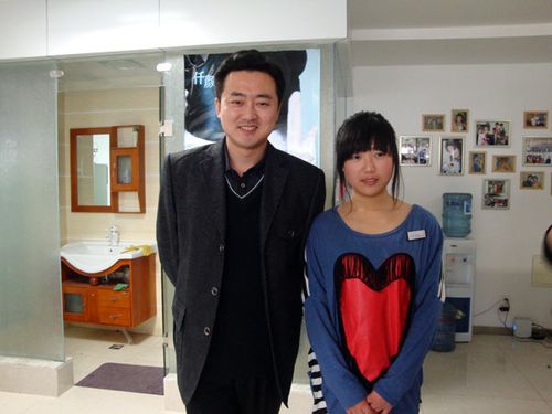 烟台化妆学校邀请烟台著名主持人王术进行普通话及礼仪课程