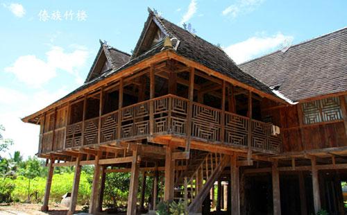 所以在这里,干栏式建筑是很合适的形式.