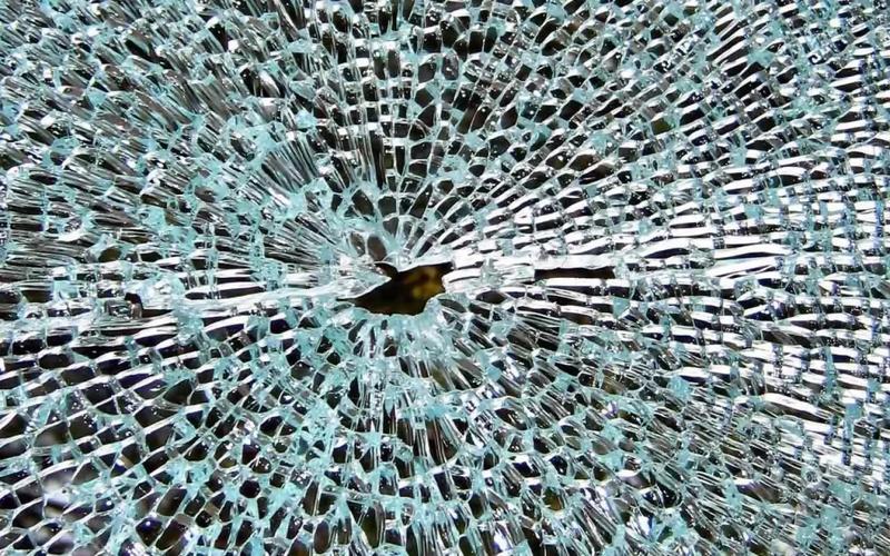 如果你手机屏幕碎了.有裂纹但是不影响使用(触屏正常)