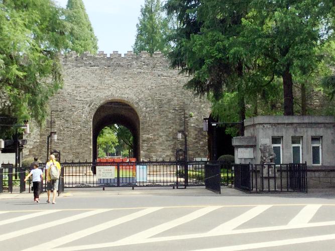 明故宫遗址公园 ,午朝门公园