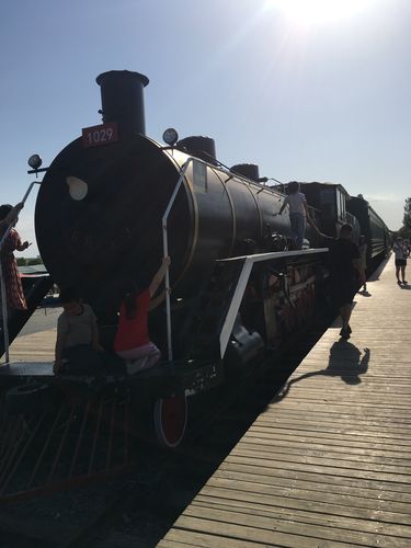 火车头 写美篇 去了滹沱河风景区的城市轨迹景点,有一列老火车摆在河