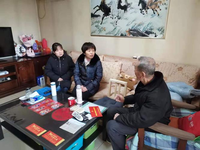 近日六里屯街道建设办公室主任王海玲,在碧水园社区党委书记兼居委会
