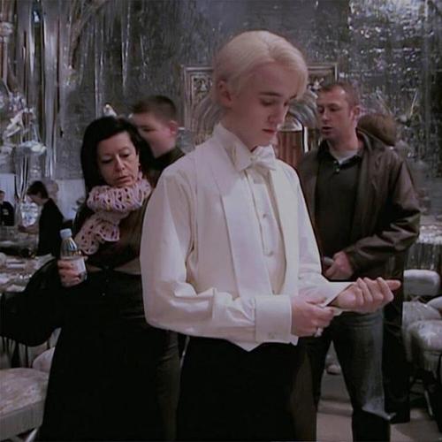 长大后的少爷,帅气逼人. 马尔福:在这么多人中,他只选择了我,我!