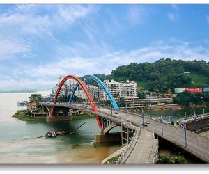 5鸳鸯桥下泛春晖