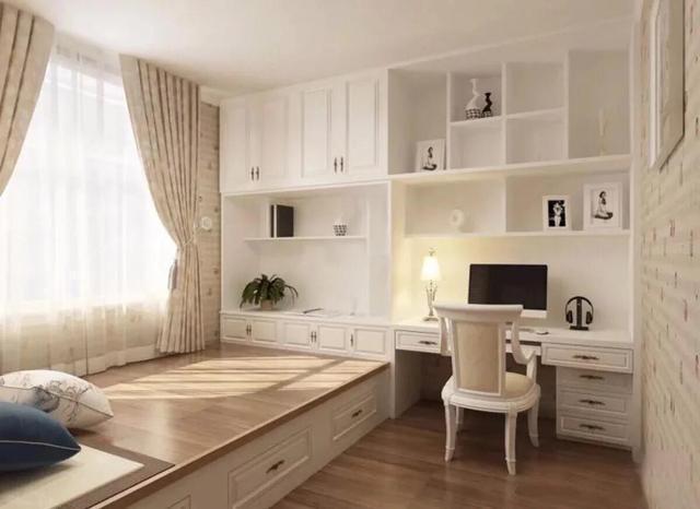 小卧室如何装修?不一定要做榻榻米,把床抬高更加实用