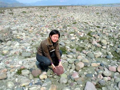 四川户外捡石头的地方太多了,身为四川石友很幸福