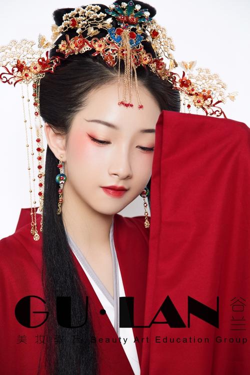 谷兰美妆教育频道的化妆造型作品《古装美人》