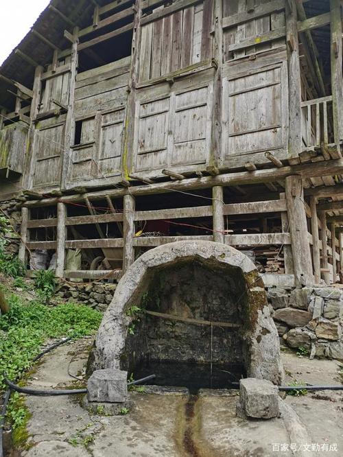 少数民族的木房子