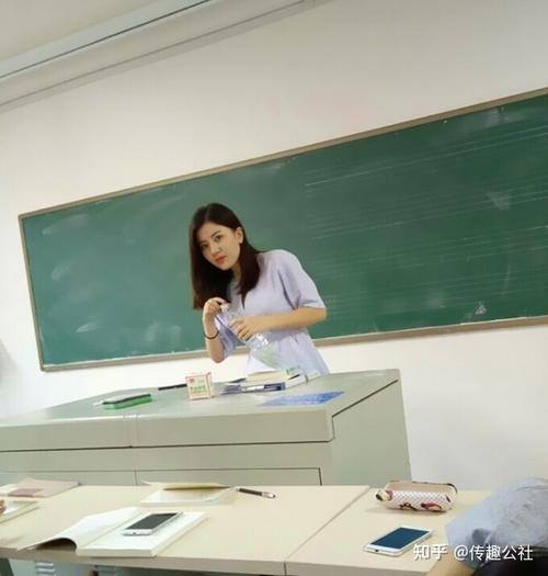 湖南涉外学院美女老师简直美到极致了您也想拥有吗