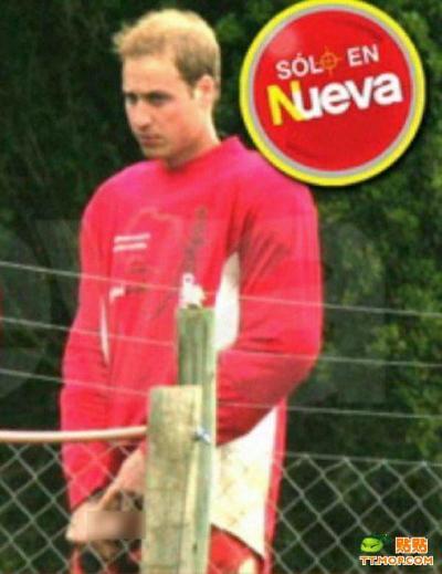 英国威廉王子路边撒尿被偷拍 露点照网上热传