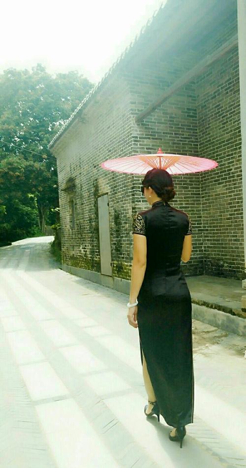 穿着旗袍的女人走到那都是一道靓丽的风景.