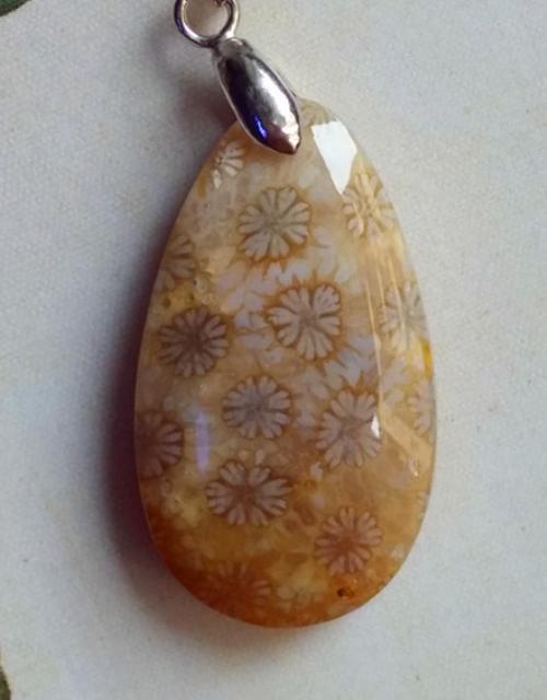 天然珊瑚玉菊花玉玉化珊瑚原石项链男女吊坠精品锁骨坠