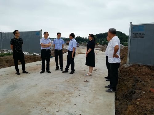 省经信委农产品加工处处长何开华一行来县调研川东北农产品精深加工