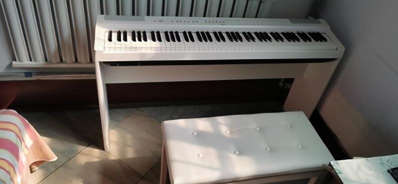 我买了白色的雅马哈电钢琴p125