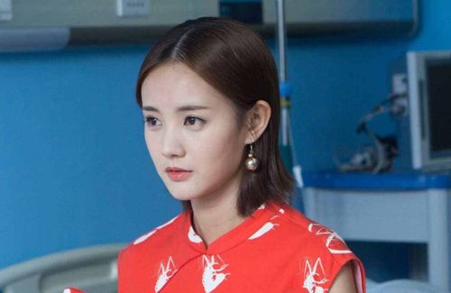 李一桐自曝整容,搭档陈建斌出演恋人,直播间与刘涛比美