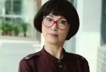 她是"风华绝代"的石榴姐,与林正英相恋却无缘相守