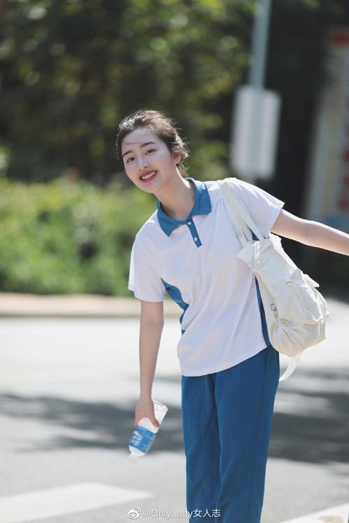 被妹妹邓恩熙这组生日校服大片戳到了