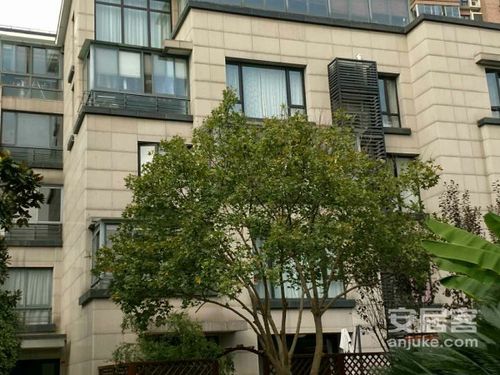 春申景城湖畔林语