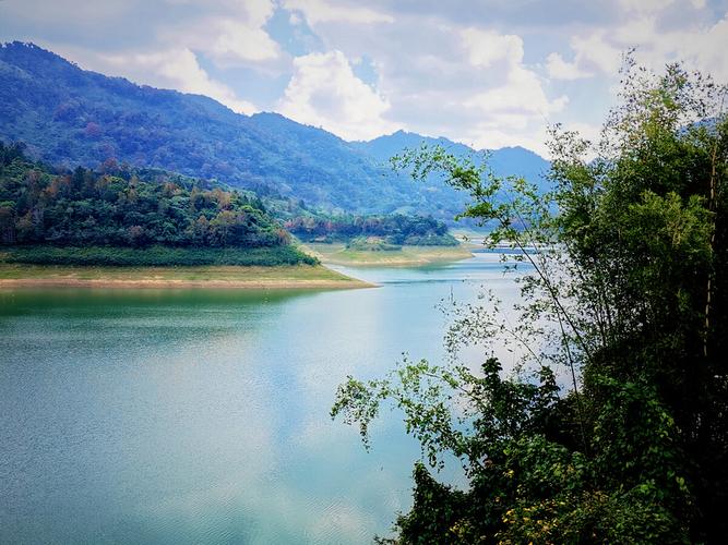 五指山山区,万泉河源头.山与水