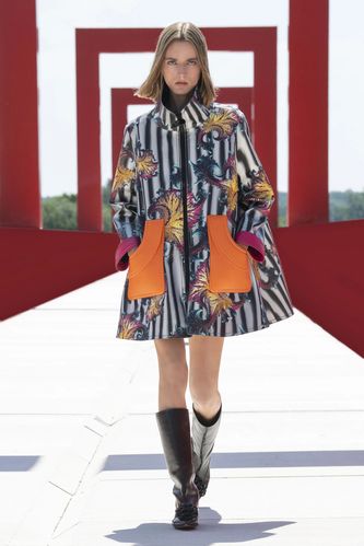 lv路易威登2022早春女装秀
