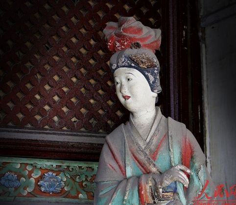 晋祠圣母殿圣母和侍女(组图)