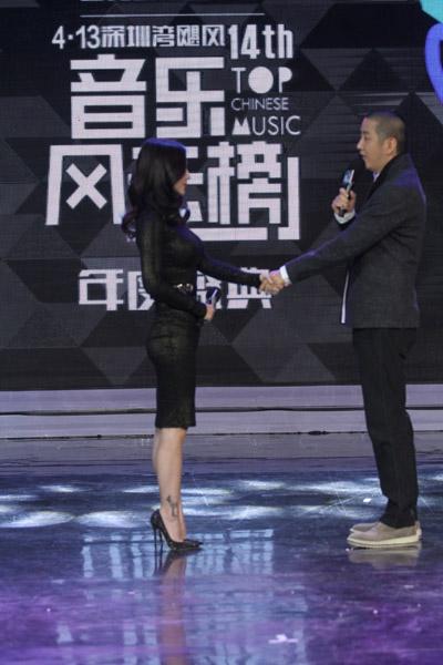 音乐 > 正文    "迪斯科女皇"电乐女王合体歌舞 郝云欲借柳岩事业线"