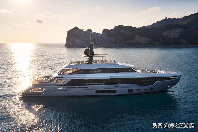 阿兹慕推出第一款三层甲板豪华游艇燃油效率提高40以上