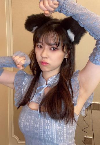 沫子首次cos猫女郎嘟嘴卖萌引热议蓝色蕾丝旗袍太显身材了