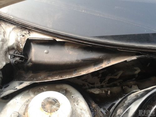 > 2010款速腾天窗下水管疏通