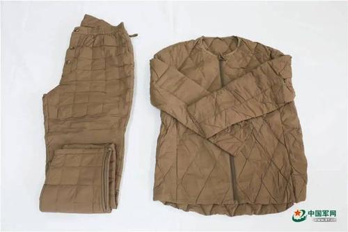 此前,9月中旬,据解放军报报道,我军列装配发新型边防巡逻被装.