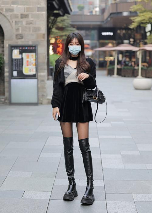 黑色长靴怎么搭配才高级?瞧瞧这些搭配形式,精美又时尚