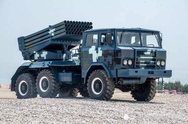 81式122毫米40管火箭炮是仿制前苏联bm-21火箭炮的产品,1982年设计