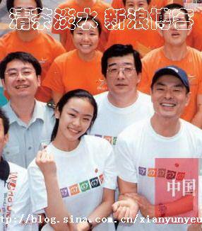 窦文涛激吻女防爱滋病广告曝光