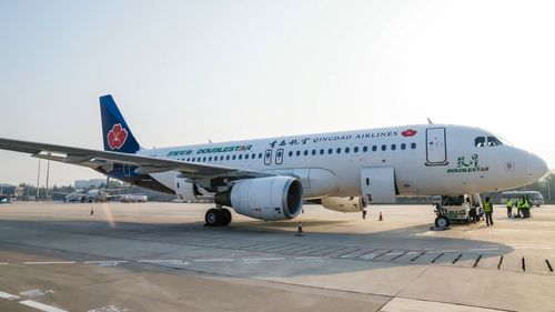 青岛航空双星号飞机顺利启航