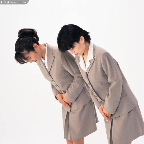 鞠躬礼仪的基本要领