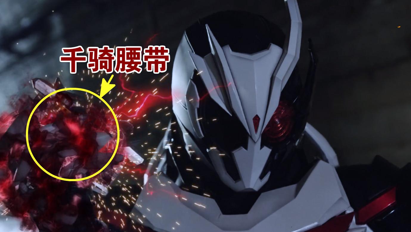 假面骑士01:亚克一玩"三杀",无视骑士踢,单手捏爆千骑