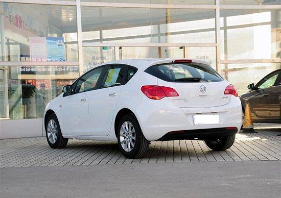 别克两厢英朗 带倒车影像 跟汽车导航的要多少钱